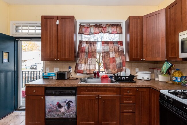 Kitchen - 234 Vine St