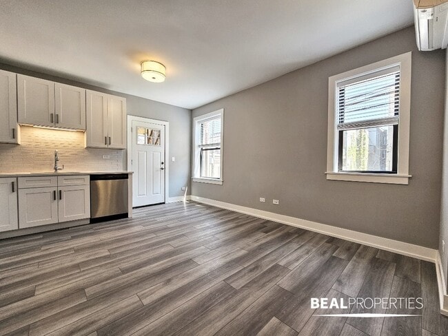 Building Photo - 3933-43 N Janssen