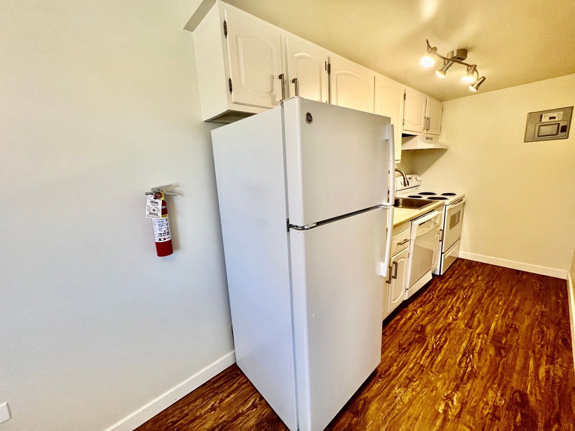 Building Photo - Available Now! Amazing Ground Level Studio Near Sloan's Lake