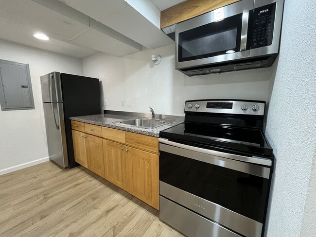 Building Photo - JH1152