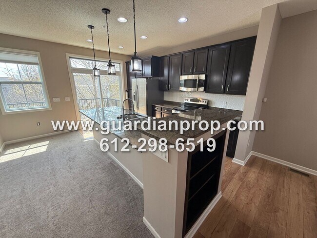 Foto del edificio - Luxury Townhouse Available Now, Lower Family Room w/Walkout, Balcony, 4 Baths, Large Primary