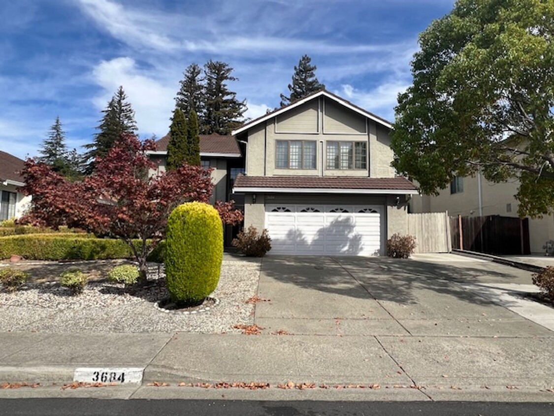 Primary Photo - Massive 5 Bedroom Pinole Valley Home Avail...