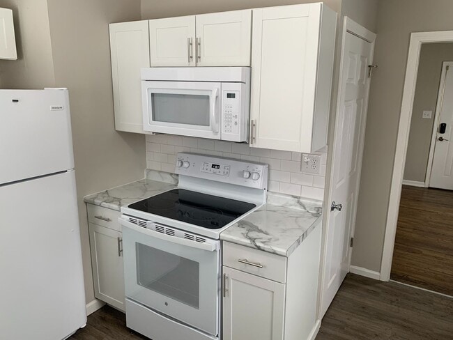 Building Photo - Three Bedroom One Bathroom Home in Columbus!