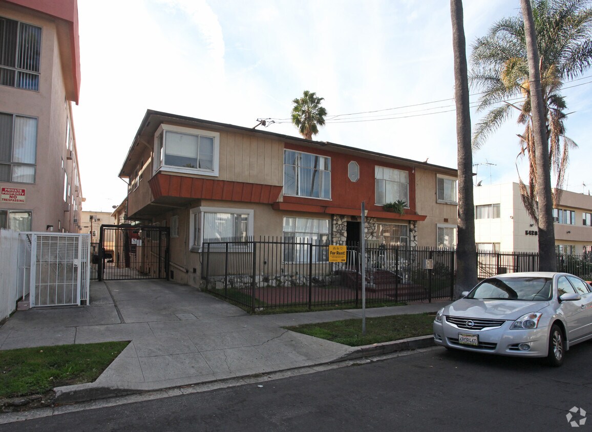 Foto del edificio - 5408 Russell Ave
