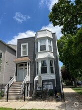 Building Photo - 3301 N Oakley Ave