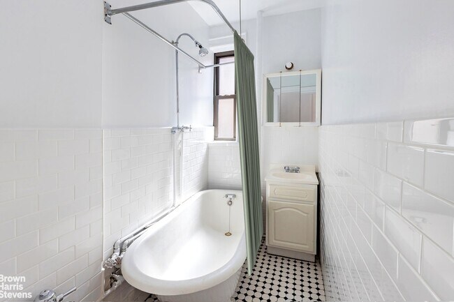 Foto del edificio - 137 W 12th St