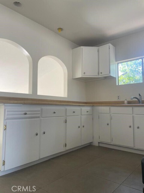 Foto del edificio - 634 E Walnut Ave