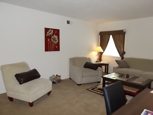 Foto del edificio - Oakland Square Apartments