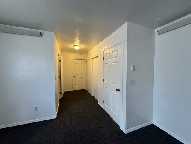 Building Photo - 2996 N Truwood Dr