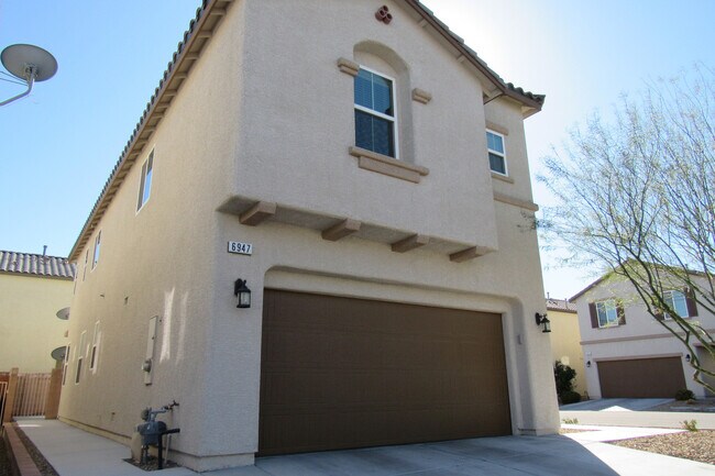 Building Photo - Spacious 2 Story upgraded home!