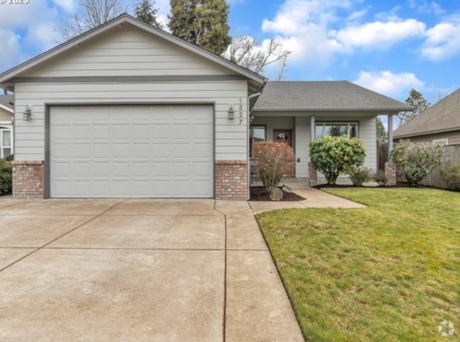 Building Photo - 1327 Manzana St