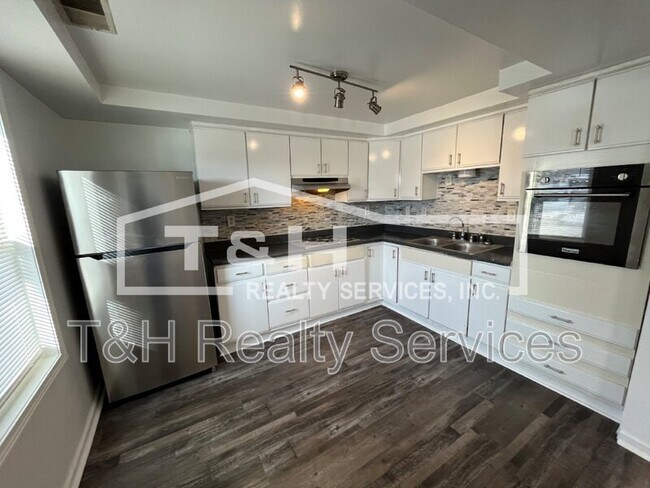 Foto del edificio - 1641 Churchman Ave