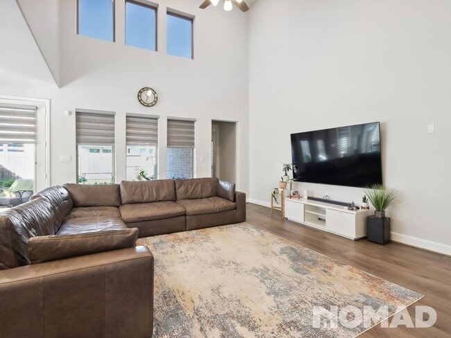 Foto del edificio - 10715 Alina Brk Trce