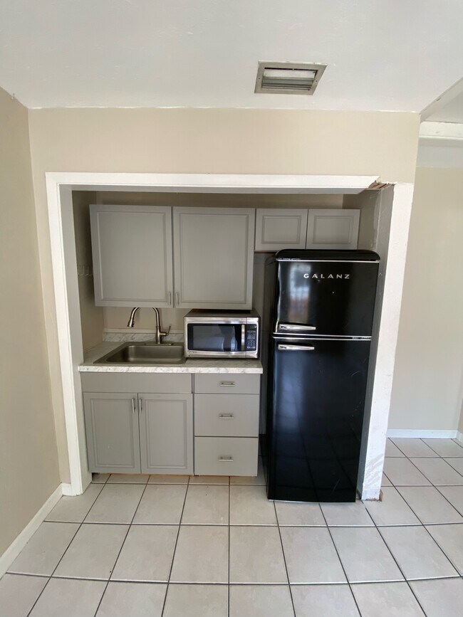 Foto del edificio - 1358 Highlands Dr