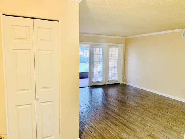 Building Photo - 3924 Mission Dr