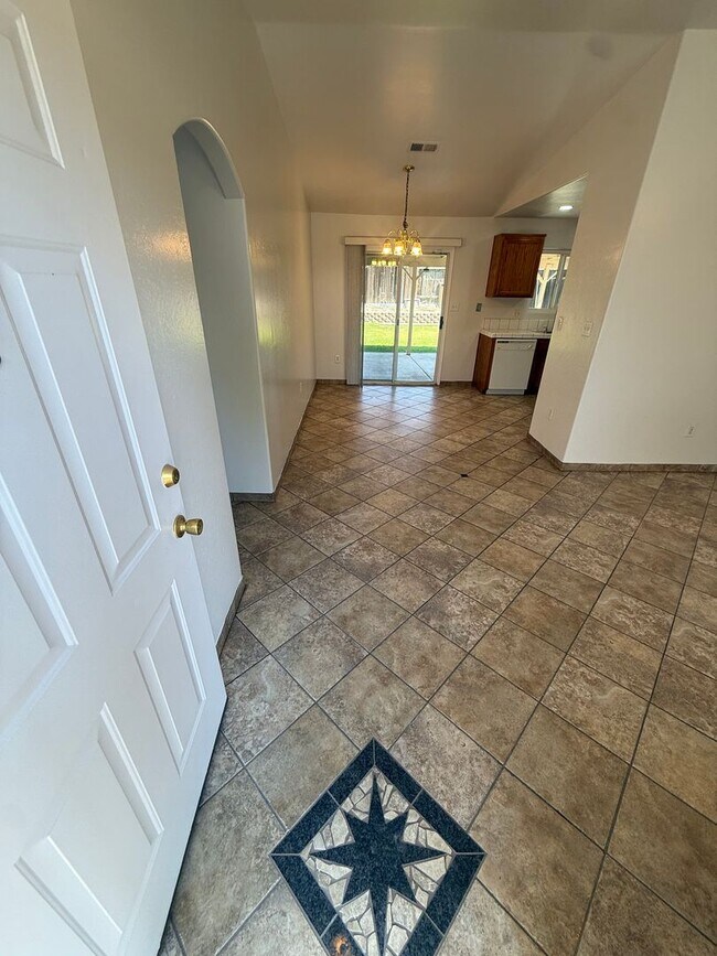 Foto del edificio - charming 3-bedroom, 2-bath home