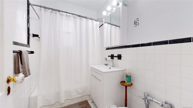 Foto del edificio - 110-31 73rd Rd