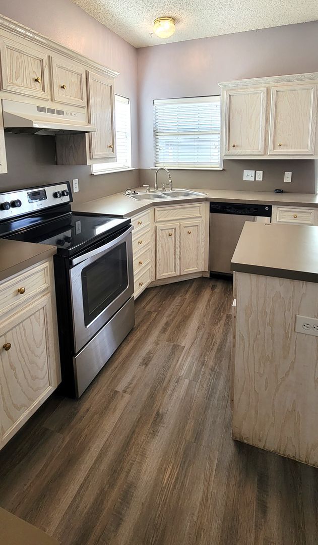 Foto del edificio - Spacious 4/2/2 on a Corner Lot
