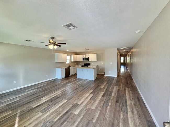 Foto del edificio - Newer construction 3 bed 2 bath home for rent