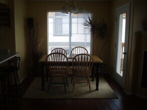 Building Photo - 763 Forest Glen