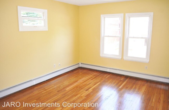 Building Photo - 450 Barbour St