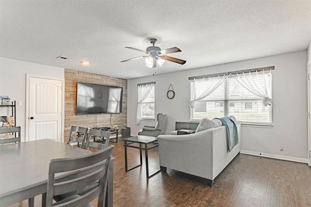 Foto del edificio - 213 NW Jayellen Ave