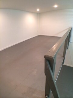 200 sq ft loft - 2969 Salmon St