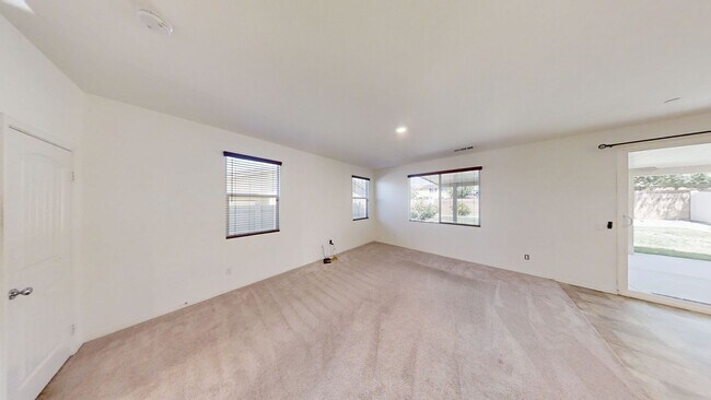 Building Photo - Beautiful 3Bed 2.5Bath