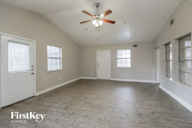 Foto del edificio - 23202 Whispering Willow Dr