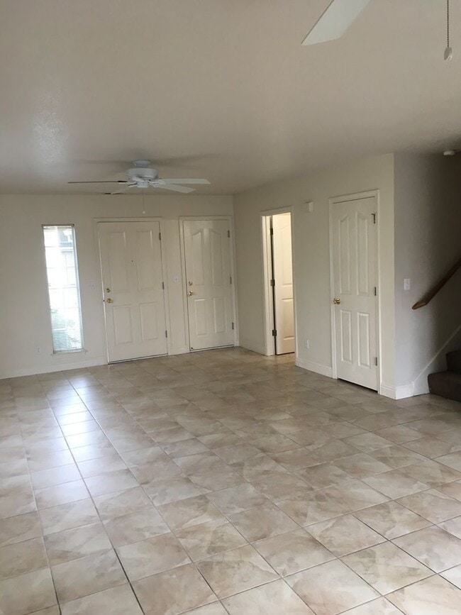 Foto del edificio - 819 Cally Ct