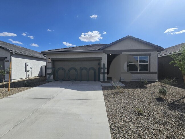 Foto del edificio - BEAUTIFUL HOME 4 BEDROOMS 3 BATHS!