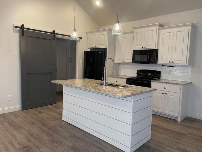 Building Photo - 2007 102nd St