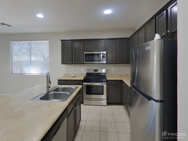 Building Photo - 7919 S 73rd Dr