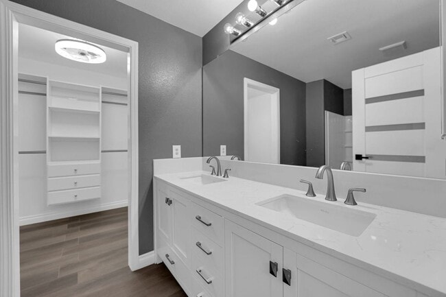 Foto del edificio - Stunning Las Vegas Rental w/ Endless Pool + 2-Car Garage