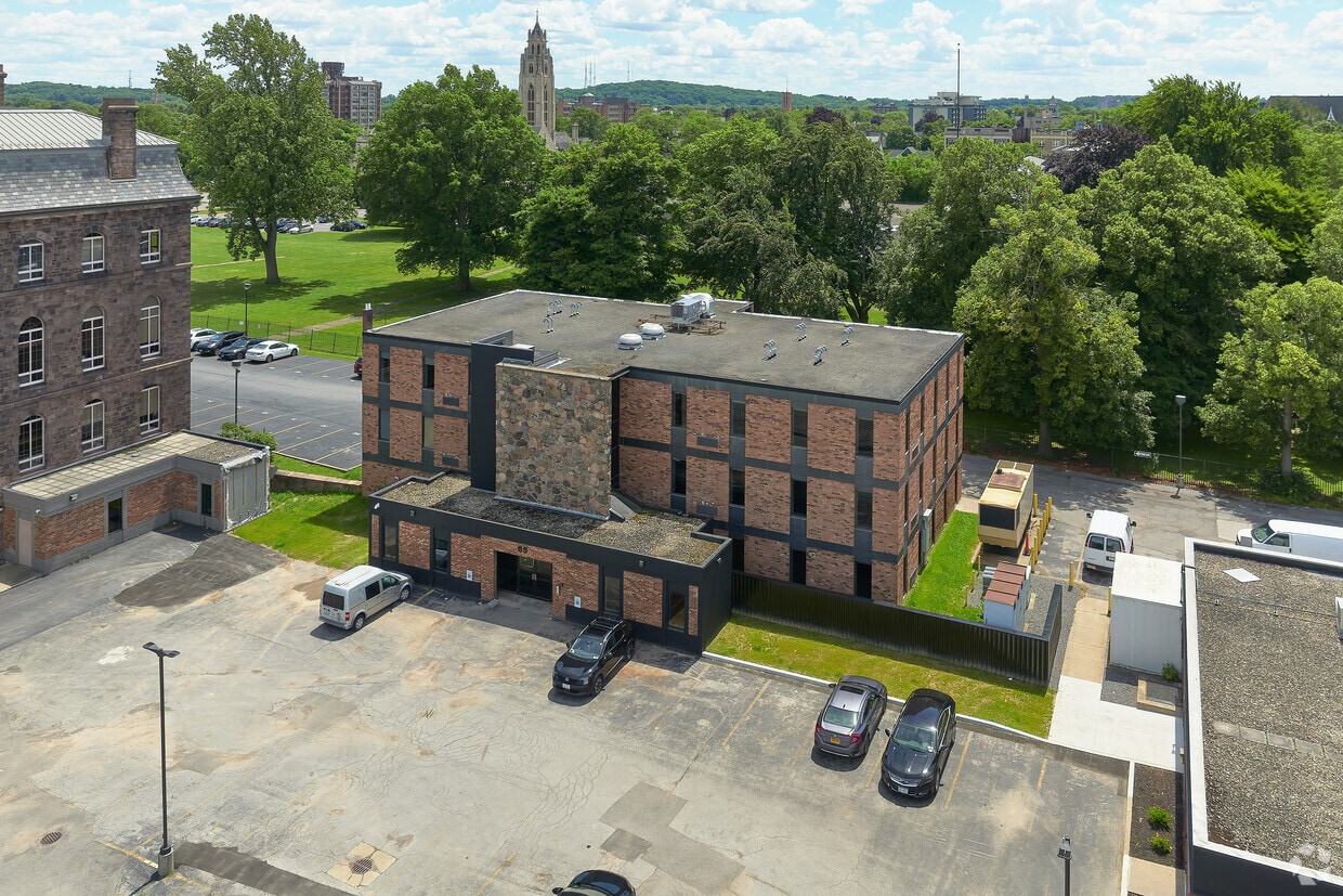 Building Photo - 65 College Ave