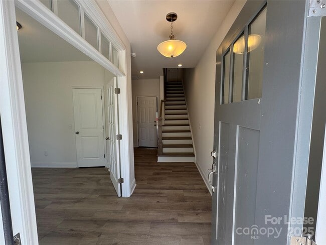 Building Photo - 5009 Layman Dr