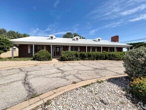 Building Photo - 1026 E Highland Dr