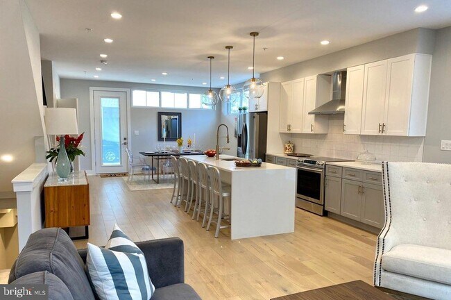 Building Photo - 2 Bruce Robey Ct NE