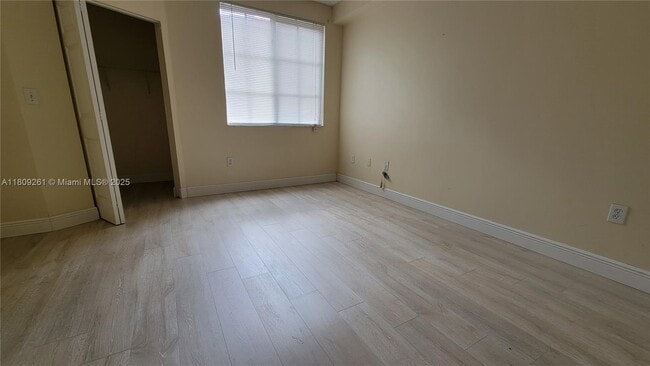 Building Photo - 8000 N Nob Hill Rd