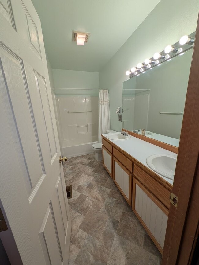 Building Photo - BS01