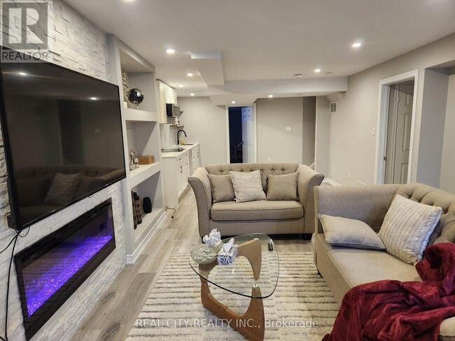 Building Photo - 2364 Equestrian Cres