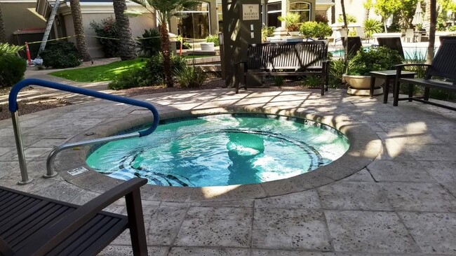 Foto del edificio - 4465 E Paradise Village Pkwy S APT 1129