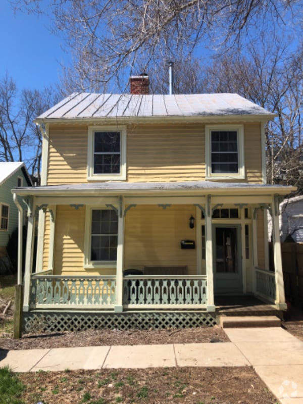 Apartments For Rent in Middlebrook, VA with Hardwood Floors 3 Rentals