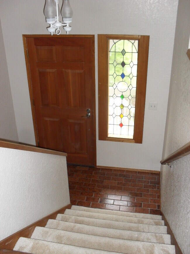 Building Photo - 3BR + Den 2.5BA home located in Horizon Cr...