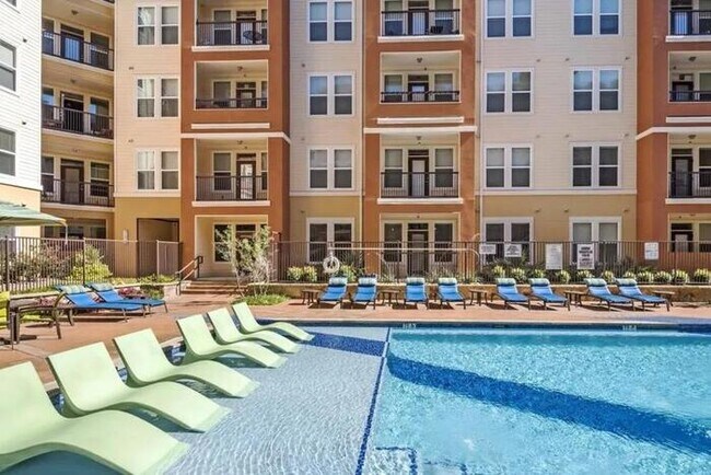 Foto del edificio - 4000 Hulen Pl