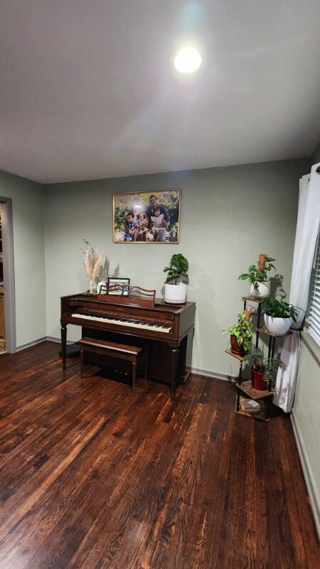 Foto del edificio - 906 Penrod Dr