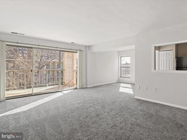 Photo - 33 Canterbury Square Apartment