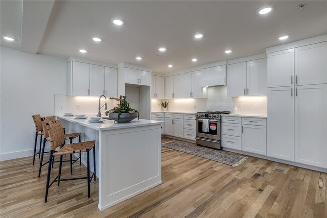 Photo - 4701 San Jacinto St Apartment