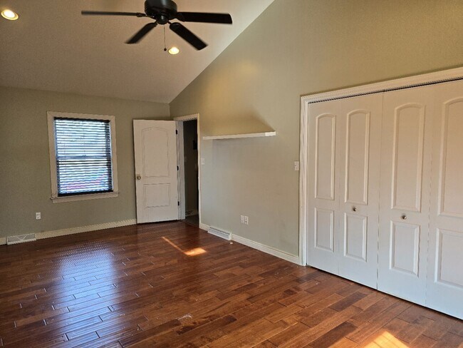 Building Photo - 871 Liberty Street Ext