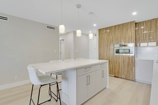 Foto del edificio - 3540 S Ocean Blvd